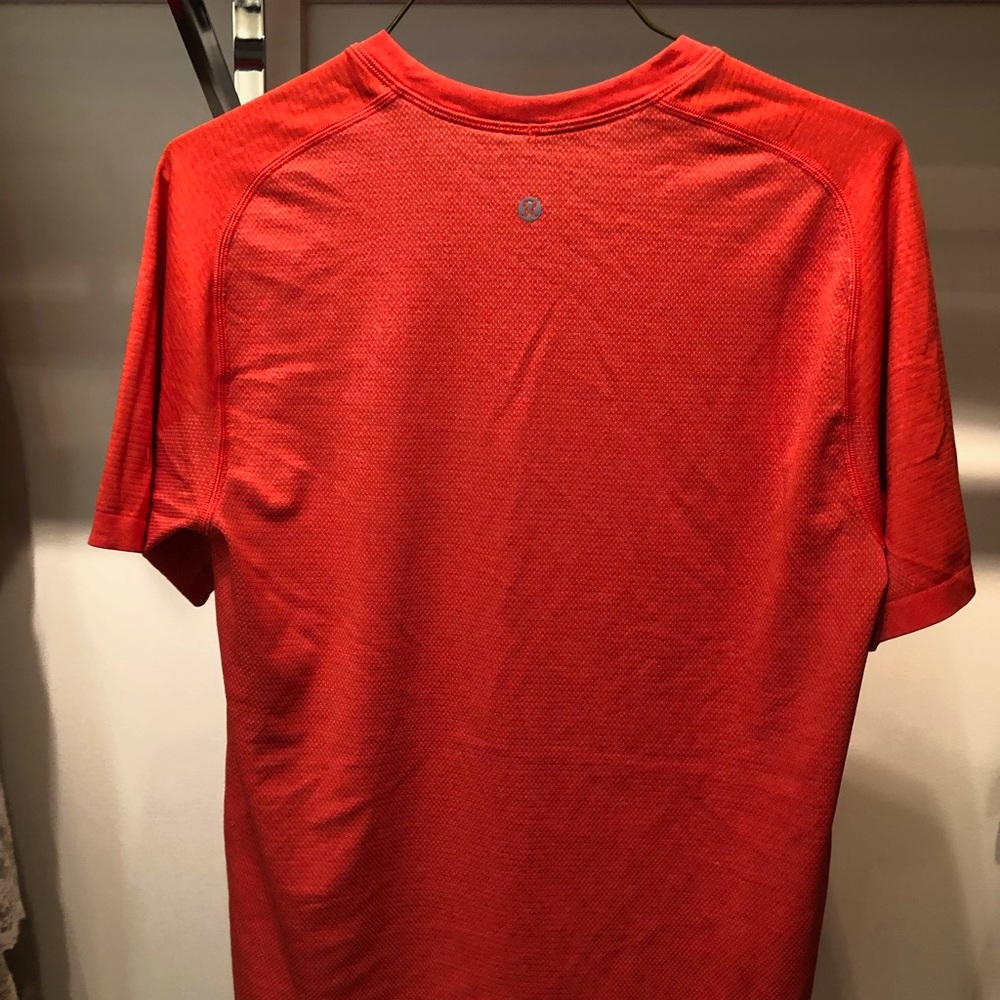 Lululemon men’s vent tech shirt